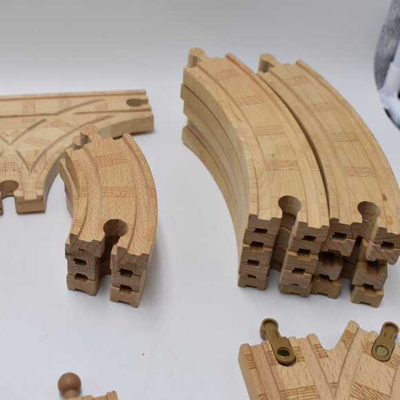 Lot of 25 Wooden Tracks Mechanical Switch Ascendent Curved Thomas & Friends Used - Picture 7 of 9